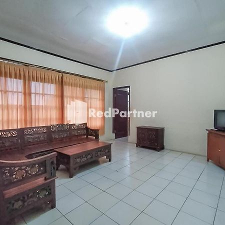 Pertiwi Village Redpartner Paragajen ภายนอก รูปภาพ